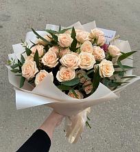 Букет Кремовые розы Латте в Молоково