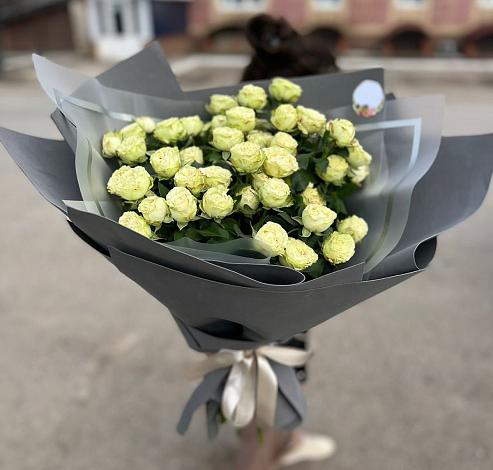 Букет Белые кустовые розы Солинеро в Молоково