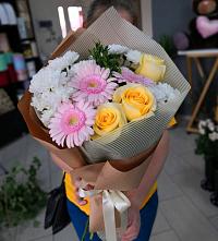 Букет цветов из:  Герберы, Розы и Хризантемы в Молоково