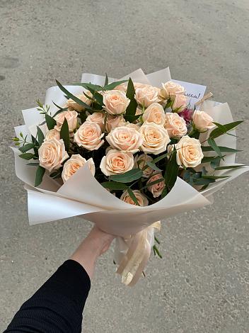 Букет Кремовые розы Латте в Молоково