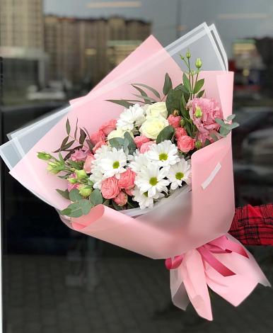 Букет цветов из: Розы, Лизиантусы и Хризантемы в Молоково